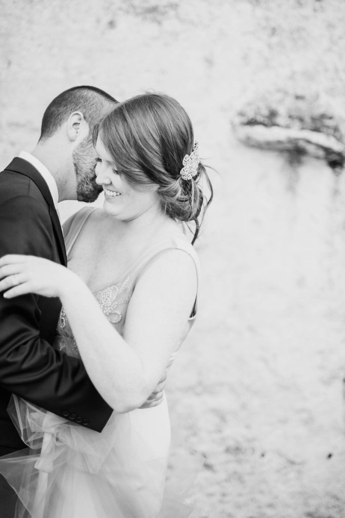 Successful photography is all about the lighting - see it here with this elopement shoot in St Emilion - the happy couple - black and white
