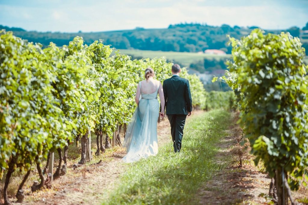 Successful photography is all about the lighting - see it here with this elopement shoot in St Emilion - afternoon walk in the vineyard