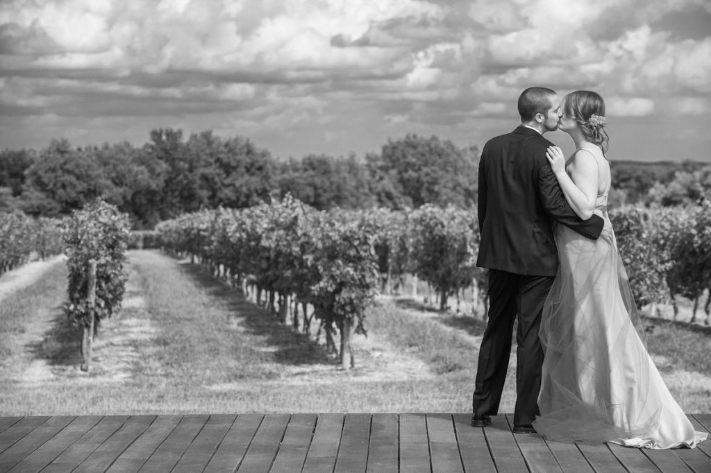 Wedding photography is all about the lighting - see it here with this elopement shoot in St Emilion 
